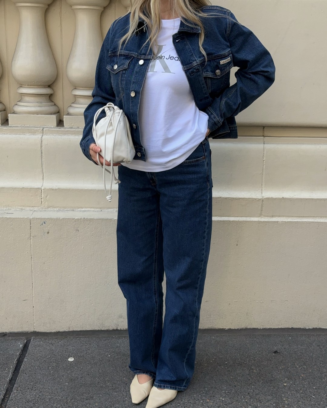 Джинсы осень-зима 2026-2027 — трендовые модели на фото