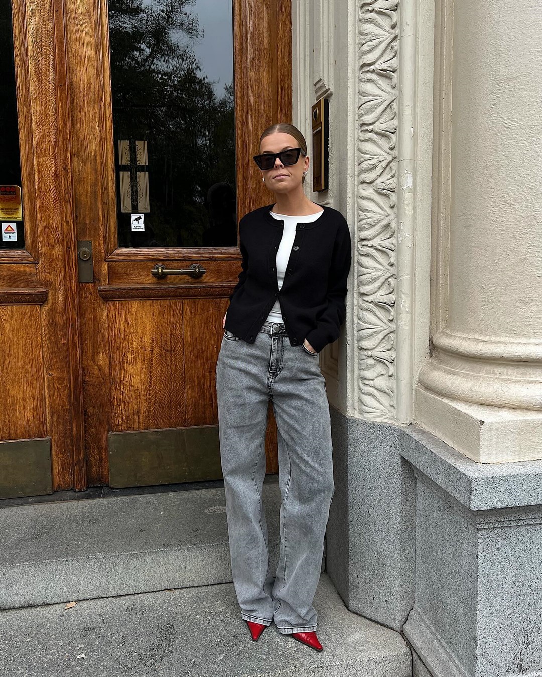 Джинсы осень-зима 2026-2027 — трендовые модели на фото