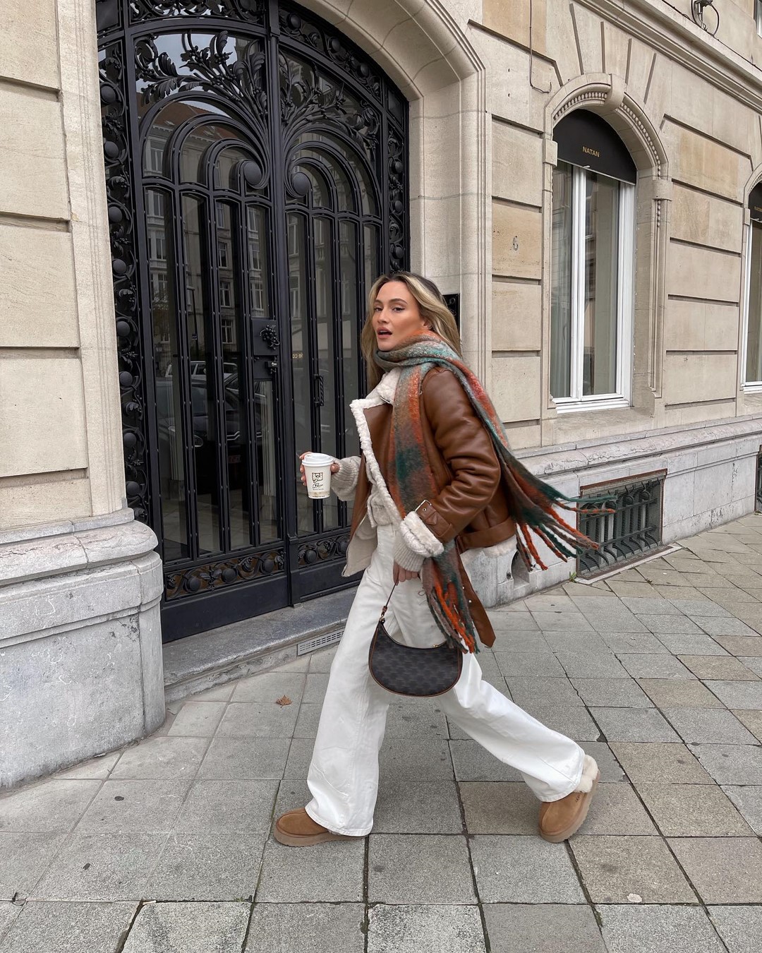 Как одеваться зимой 2026-2027: топ зимних образов на фото