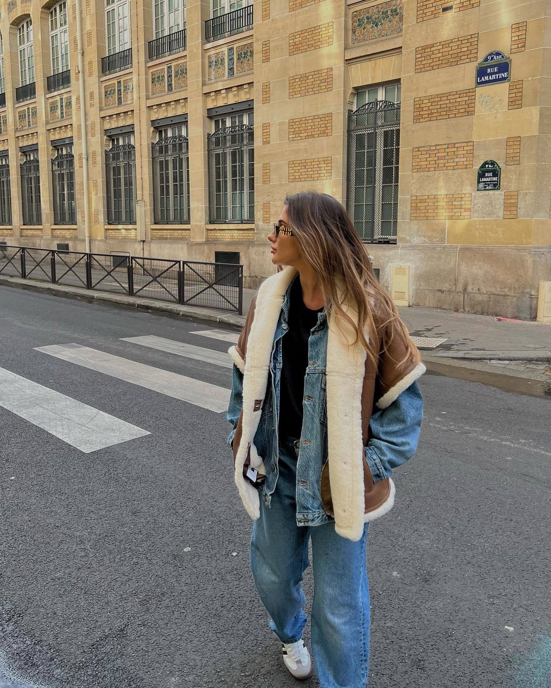 Джинсы осень-зима 2026-2027 — трендовые модели на фото