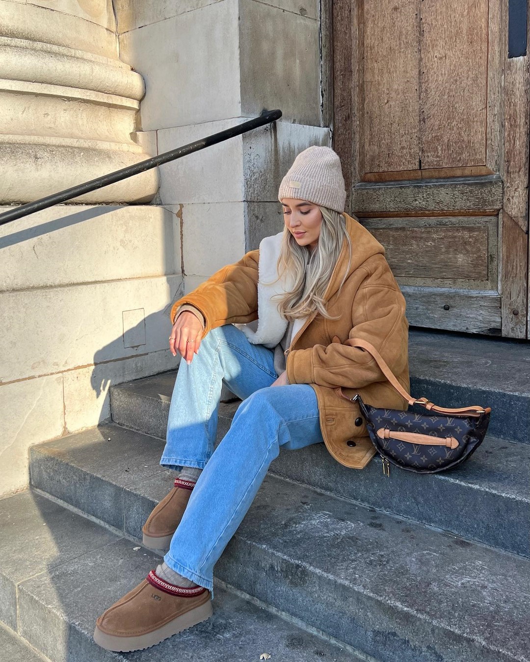 Джинсы осень-зима 2026-2027 — трендовые модели на фото