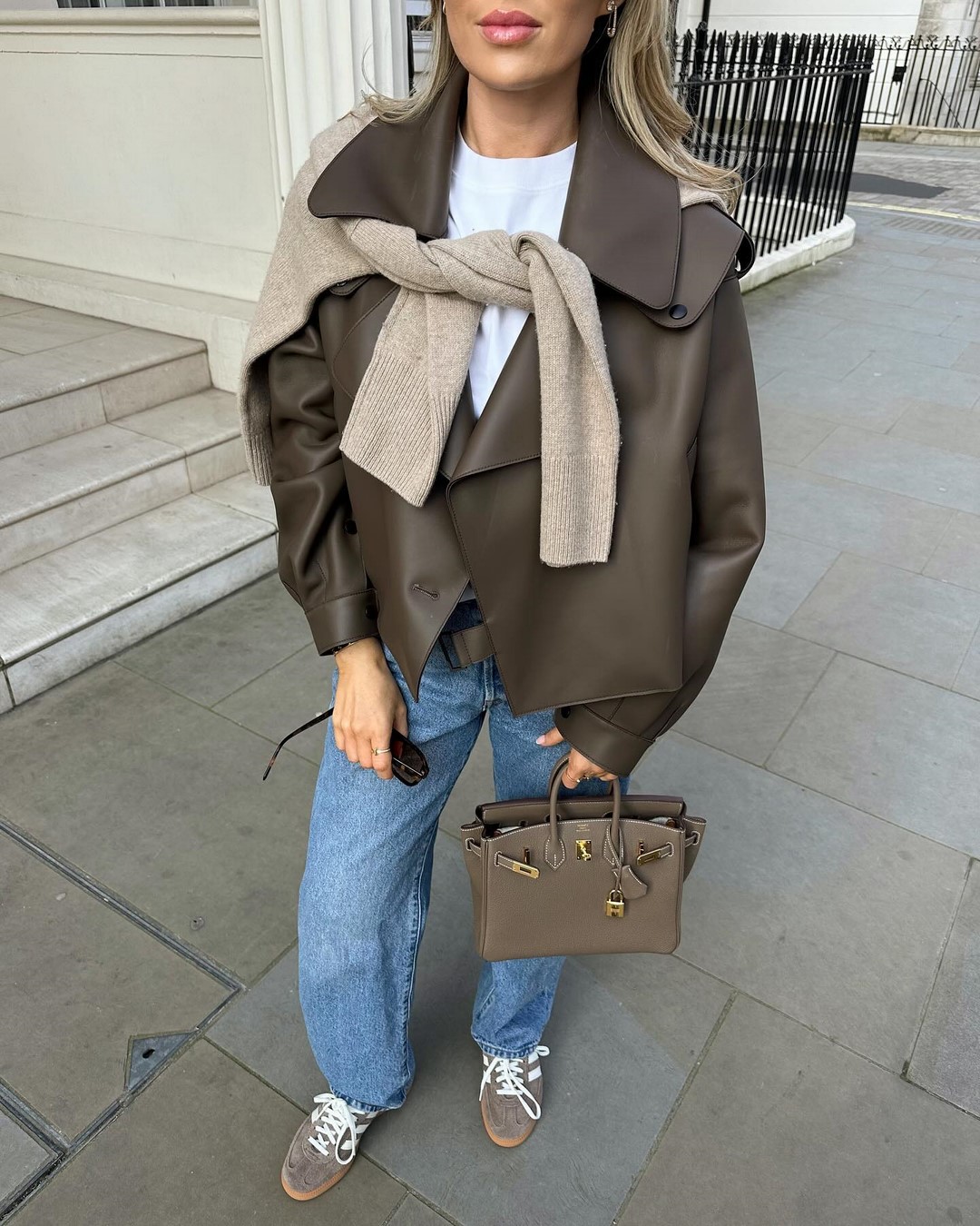 Джинсы осень-зима 2026-2027 — трендовые модели на фото