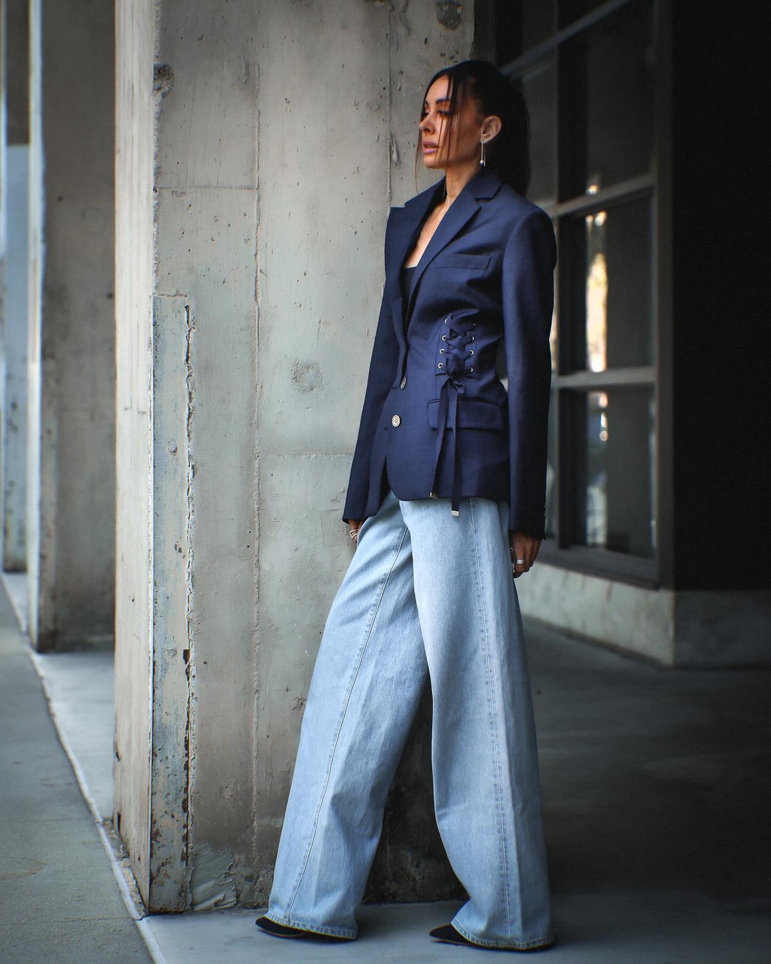 Джинсы осень-зима 2026-2027 — трендовые модели на фото