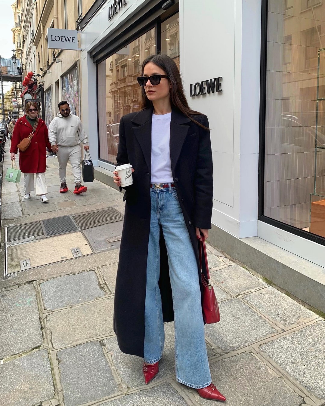 Джинсы осень-зима 2026-2027 — трендовые модели на фото