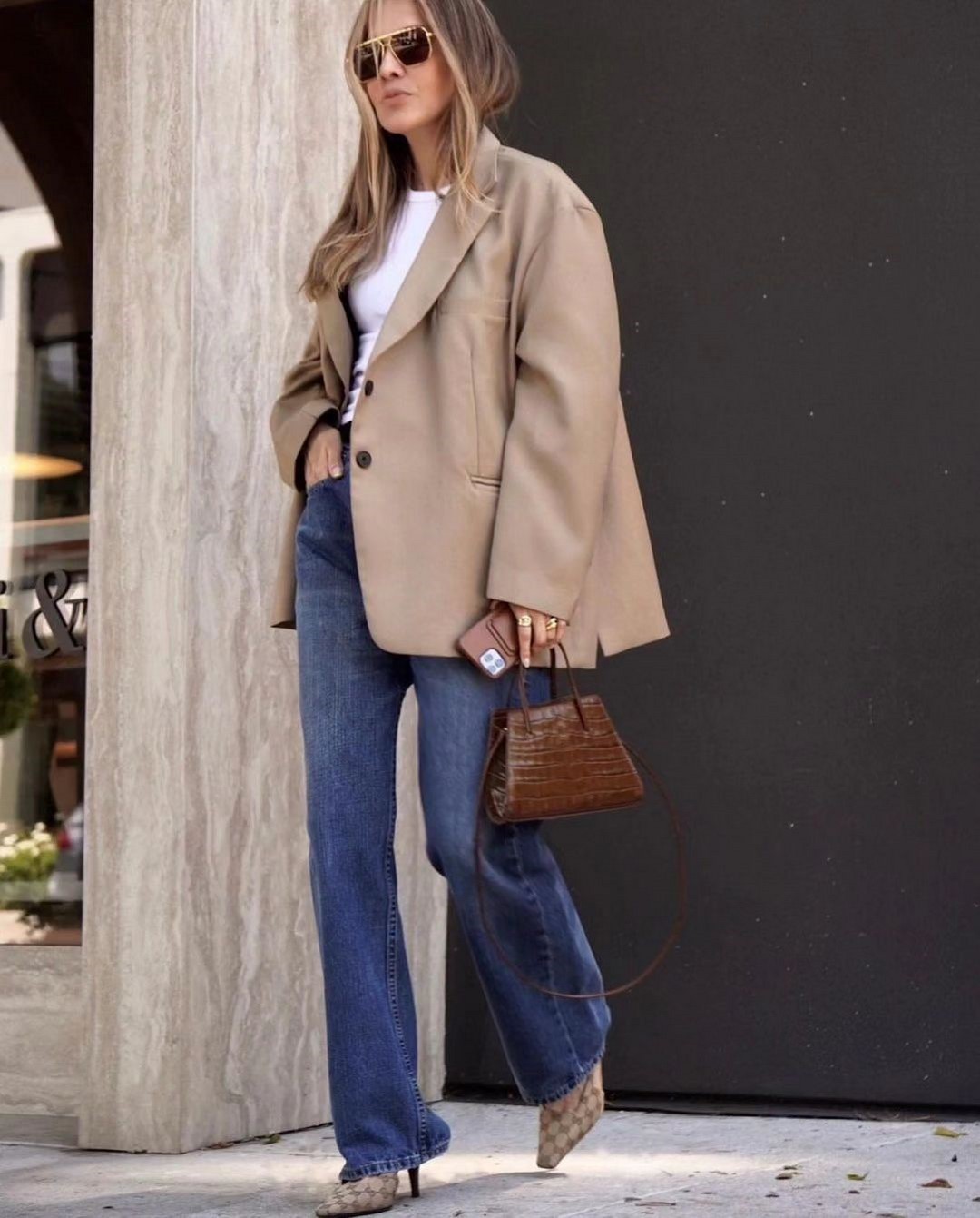 Джинсы осень-зима 2026-2027 — трендовые модели на фото