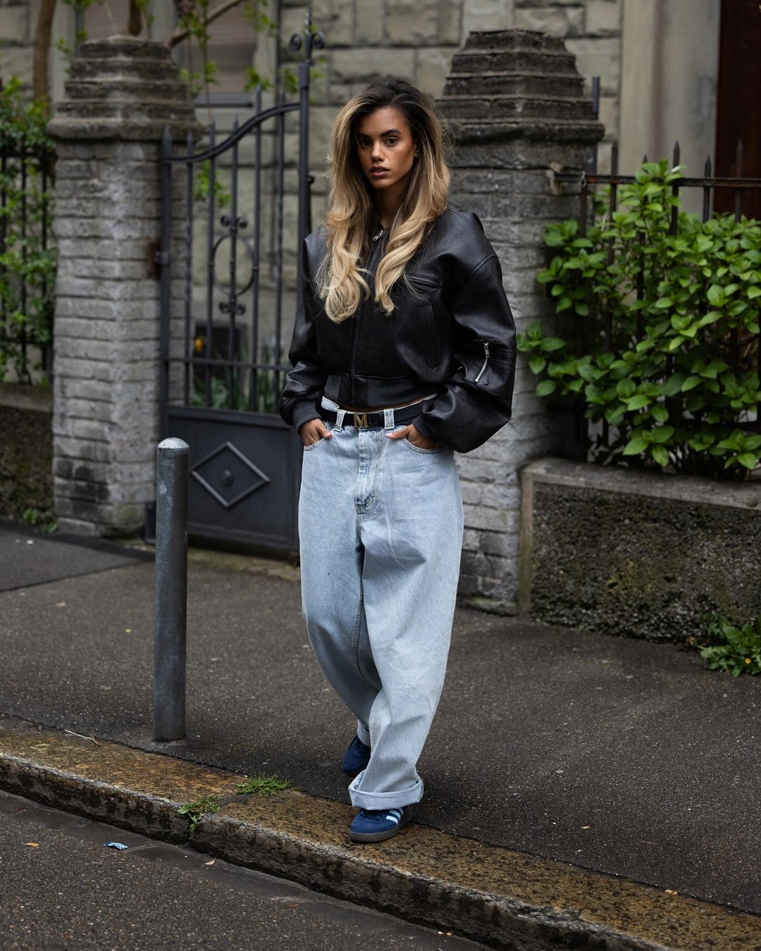 Джинсы осень-зима 2026-2027 — трендовые модели на фото