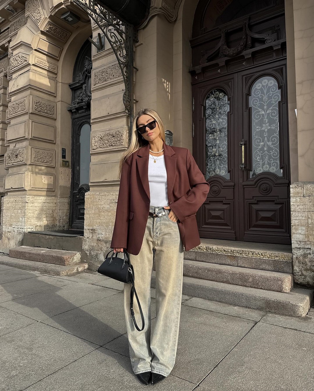 Джинсы осень-зима 2026-2027 — трендовые модели на фото