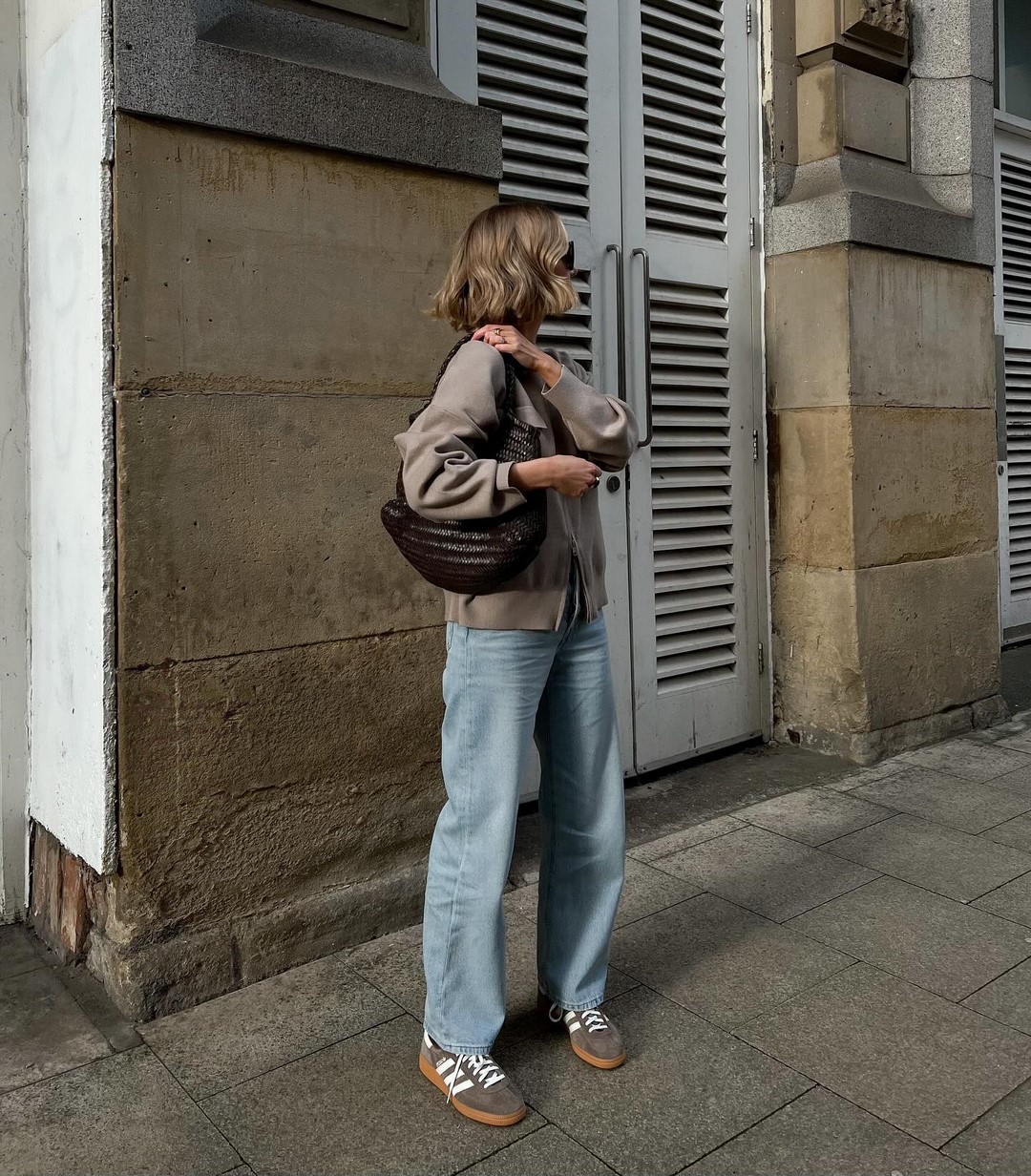 Джинсы осень-зима 2026-2027 — трендовые модели на фото