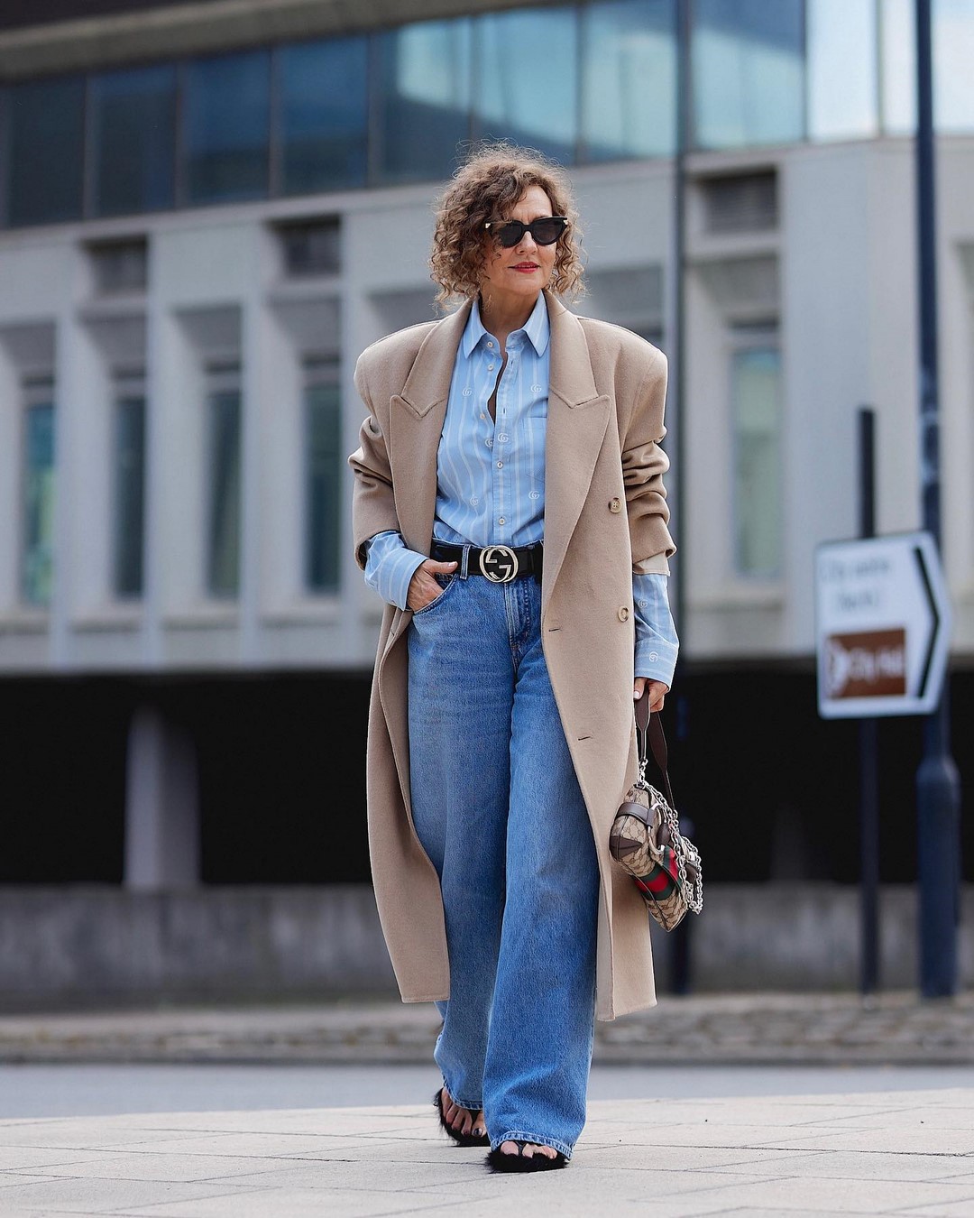 Джинсы осень-зима 2026-2027 — трендовые модели на фото