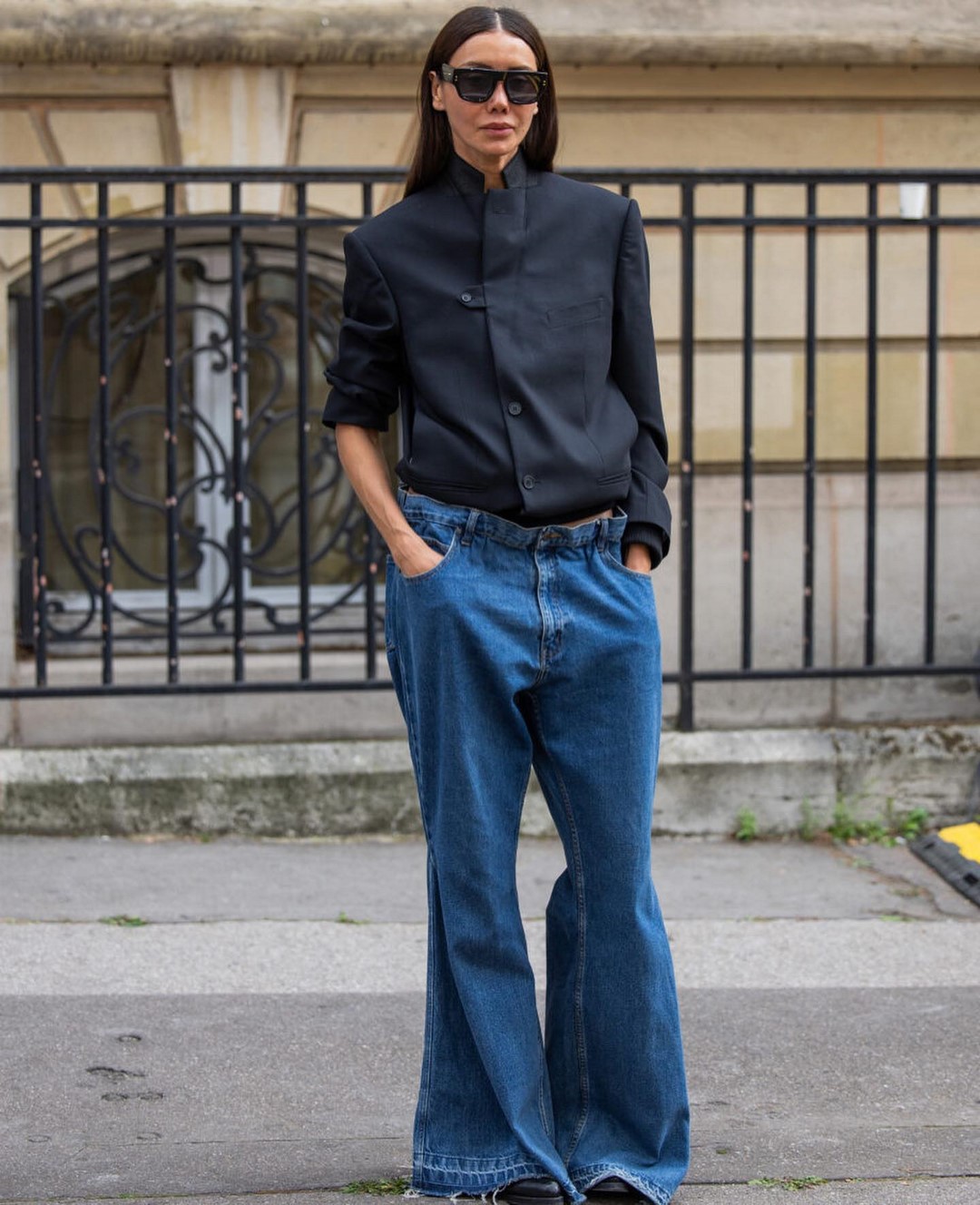 Джинсы осень-зима 2026-2027 — трендовые модели на фото