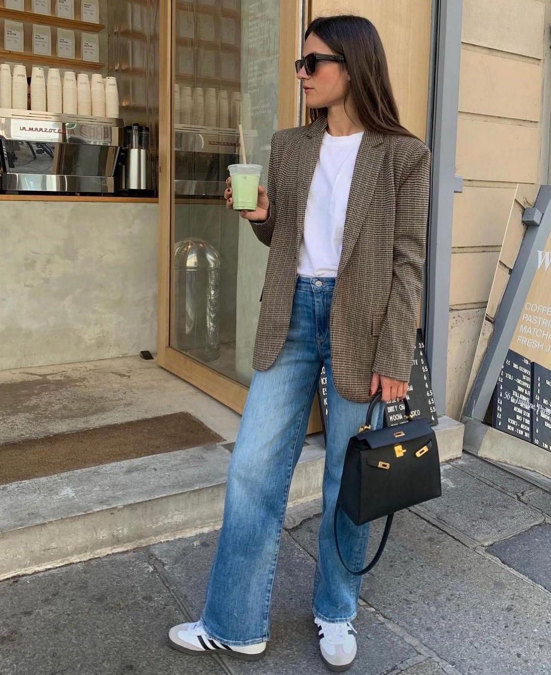 Джинсы осень-зима 2026-2027 — трендовые модели на фото