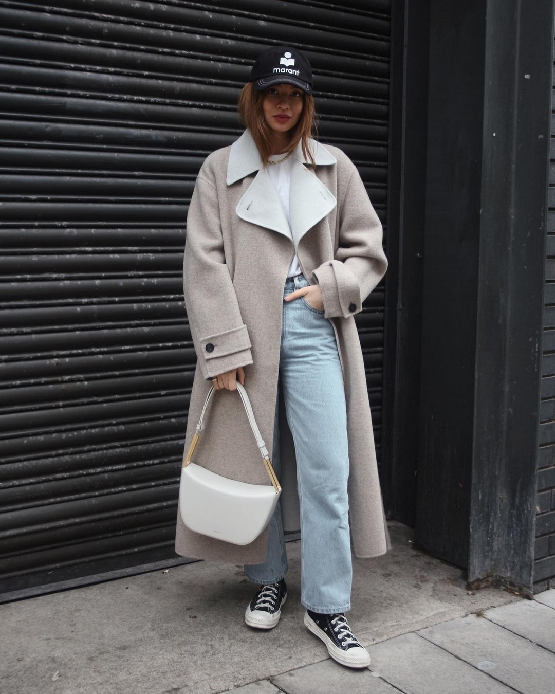 Джинсы осень-зима 2026-2027 — трендовые модели на фото