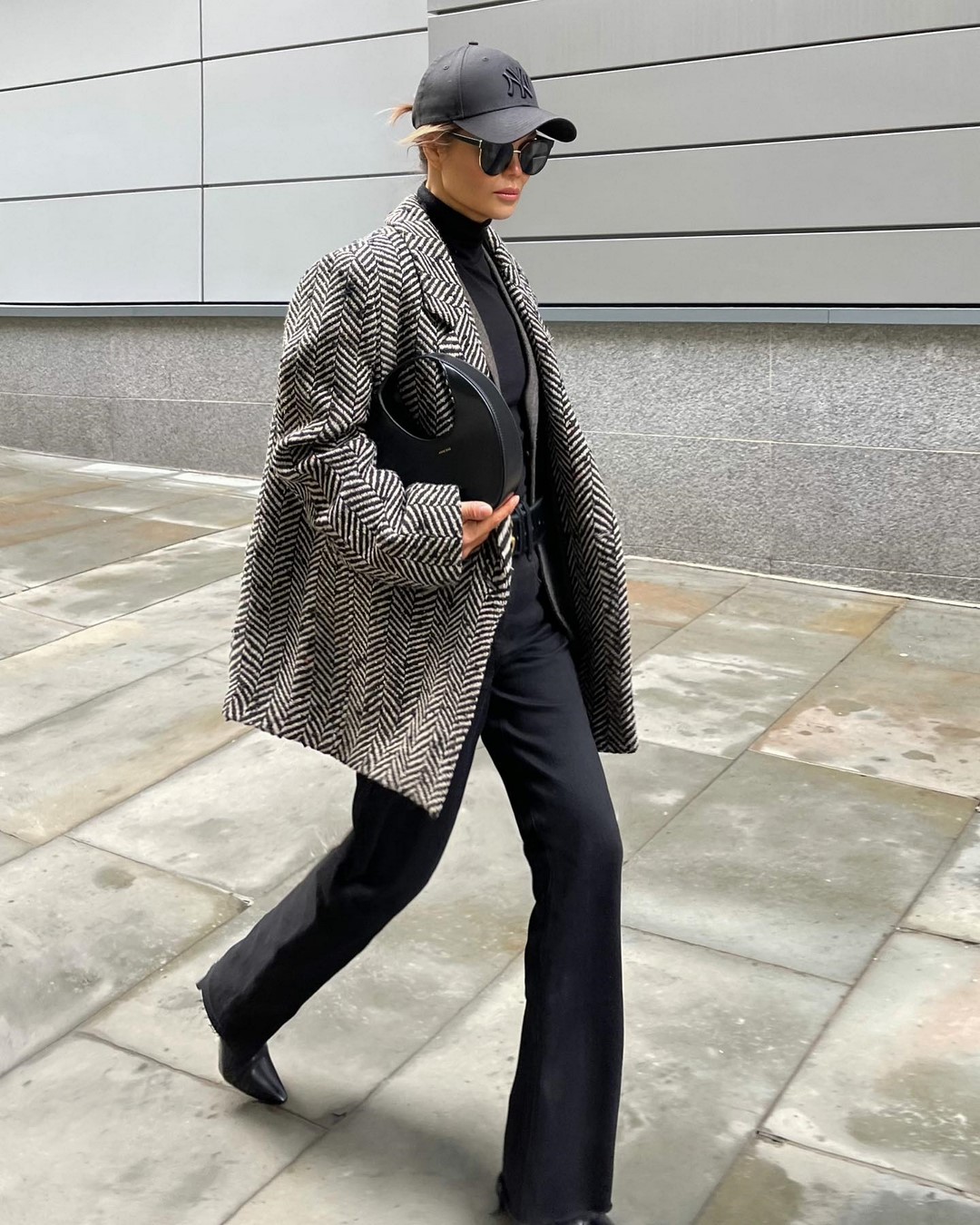 Джинсы осень-зима 2026-2027 — трендовые модели на фото