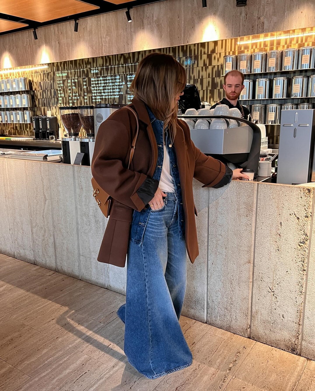 Джинсы осень-зима 2026-2027 — трендовые модели на фото