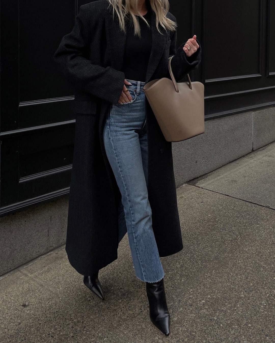 Джинсы осень-зима 2026-2027 — трендовые модели на фото