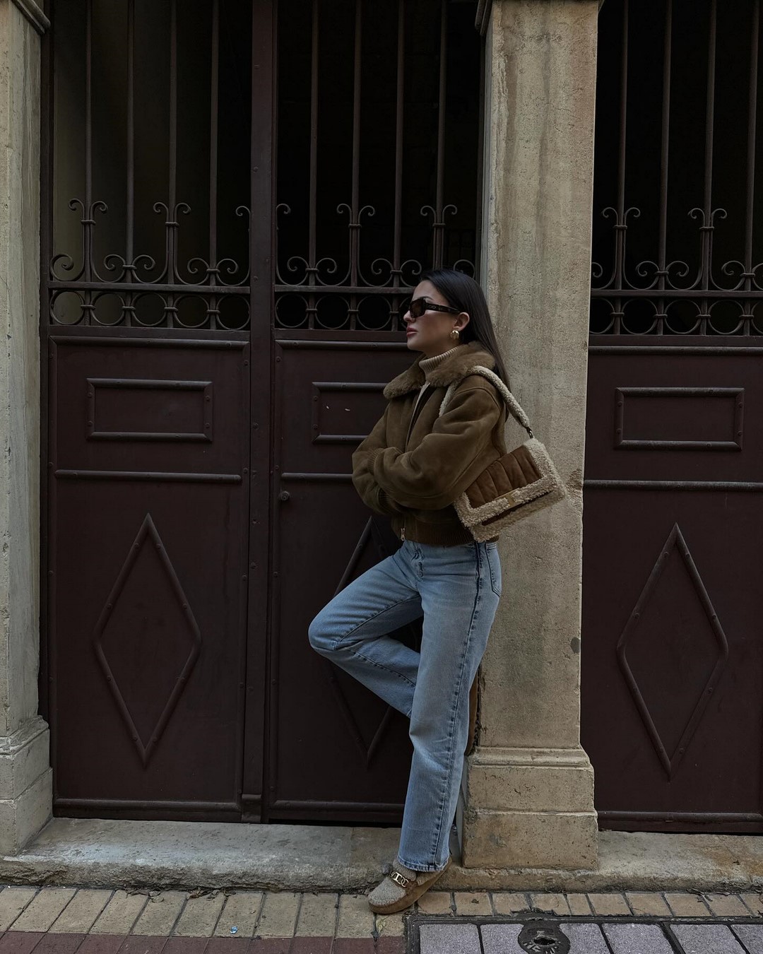 Джинсы осень-зима 2026-2027 — трендовые модели на фото