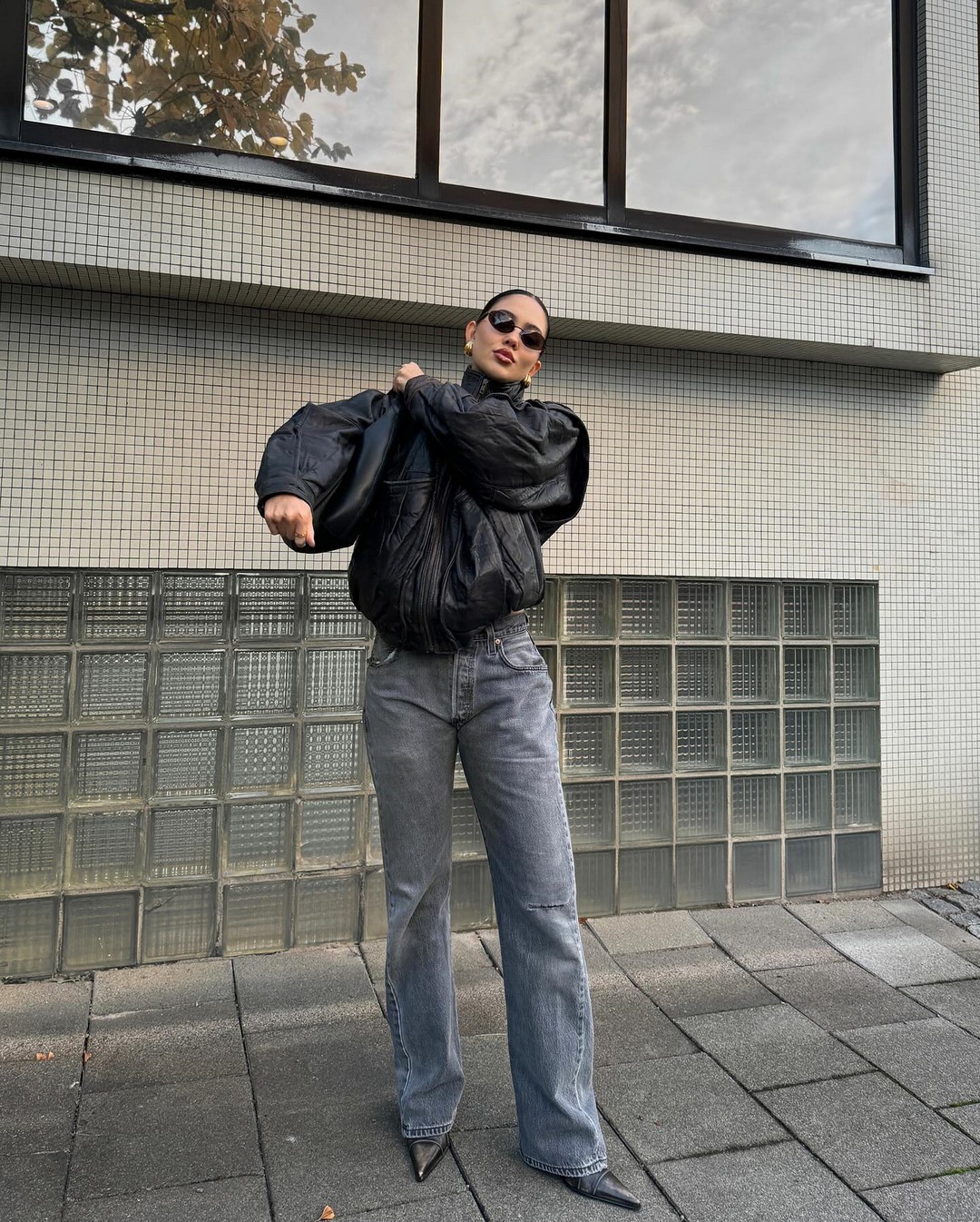 Джинсы осень-зима 2026-2027 — трендовые модели на фото