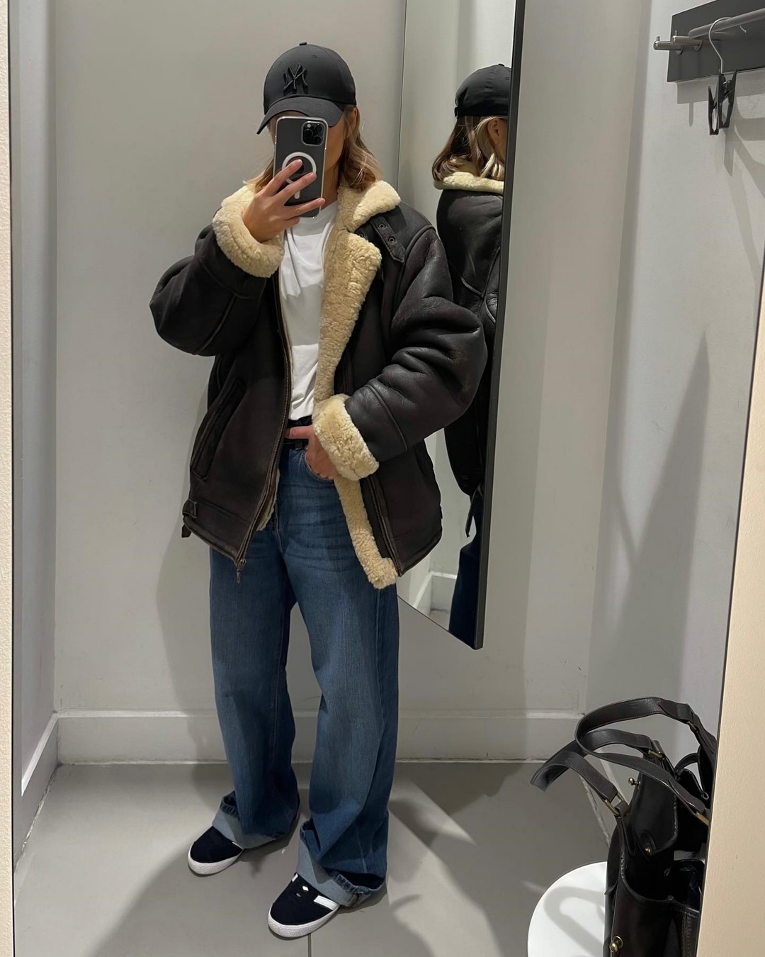 Джинсы осень-зима 2026-2027 — трендовые модели на фото