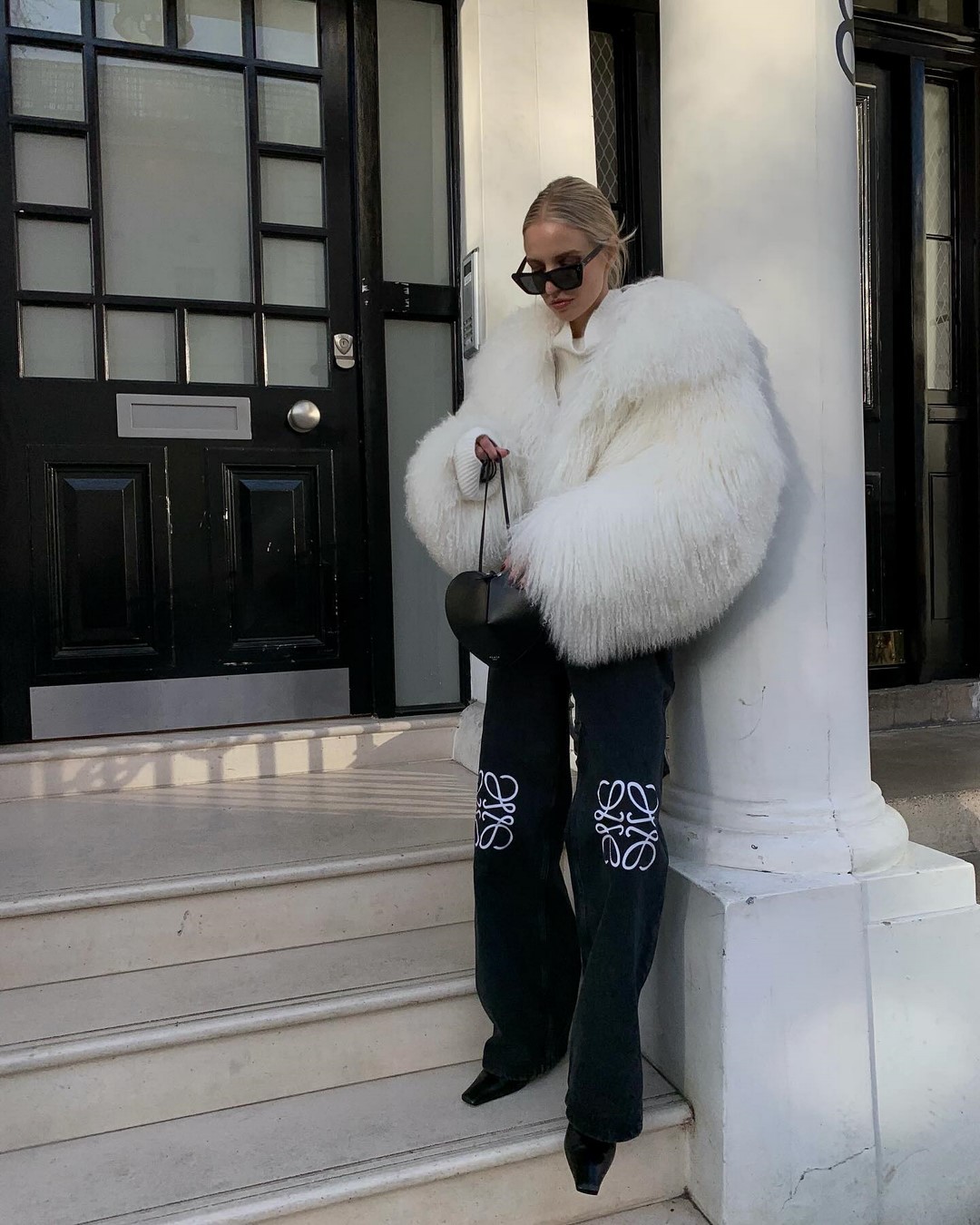 Джинсы осень-зима 2026-2027 — трендовые модели на фото