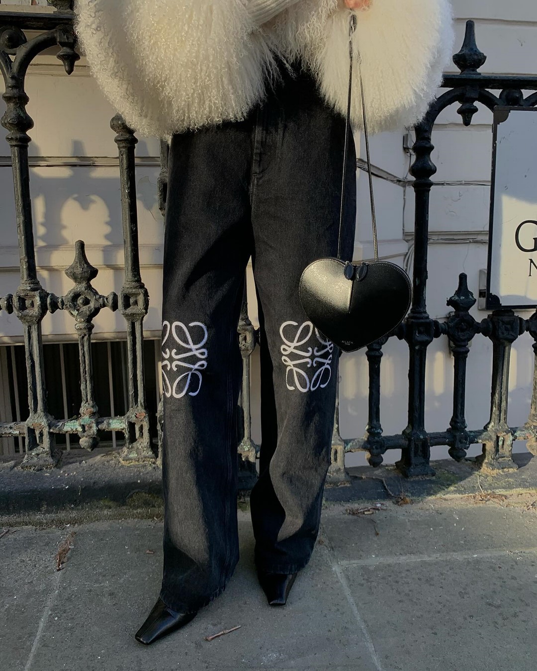 Джинсы осень-зима 2026-2027 — трендовые модели на фото