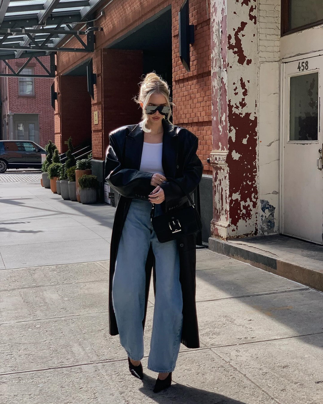 Джинсы осень-зима 2026-2027 — трендовые модели на фото