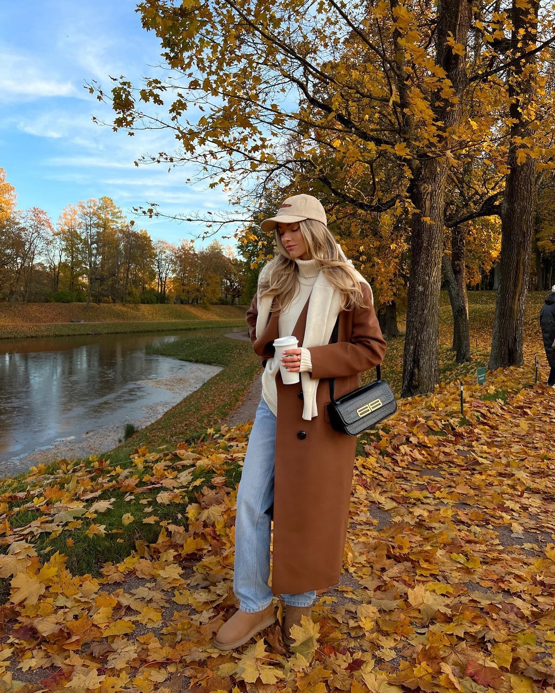 Джинсы осень-зима 2026-2027 — трендовые модели на фото