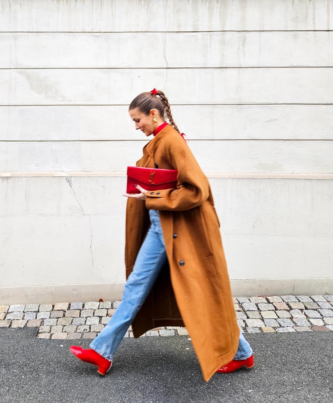 Джинсы осень-зима 2026-2027 — трендовые модели на фото