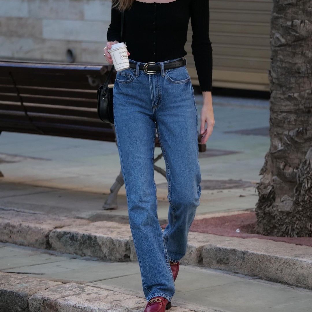 Джинсы осень-зима 2026-2027 — трендовые модели на фото