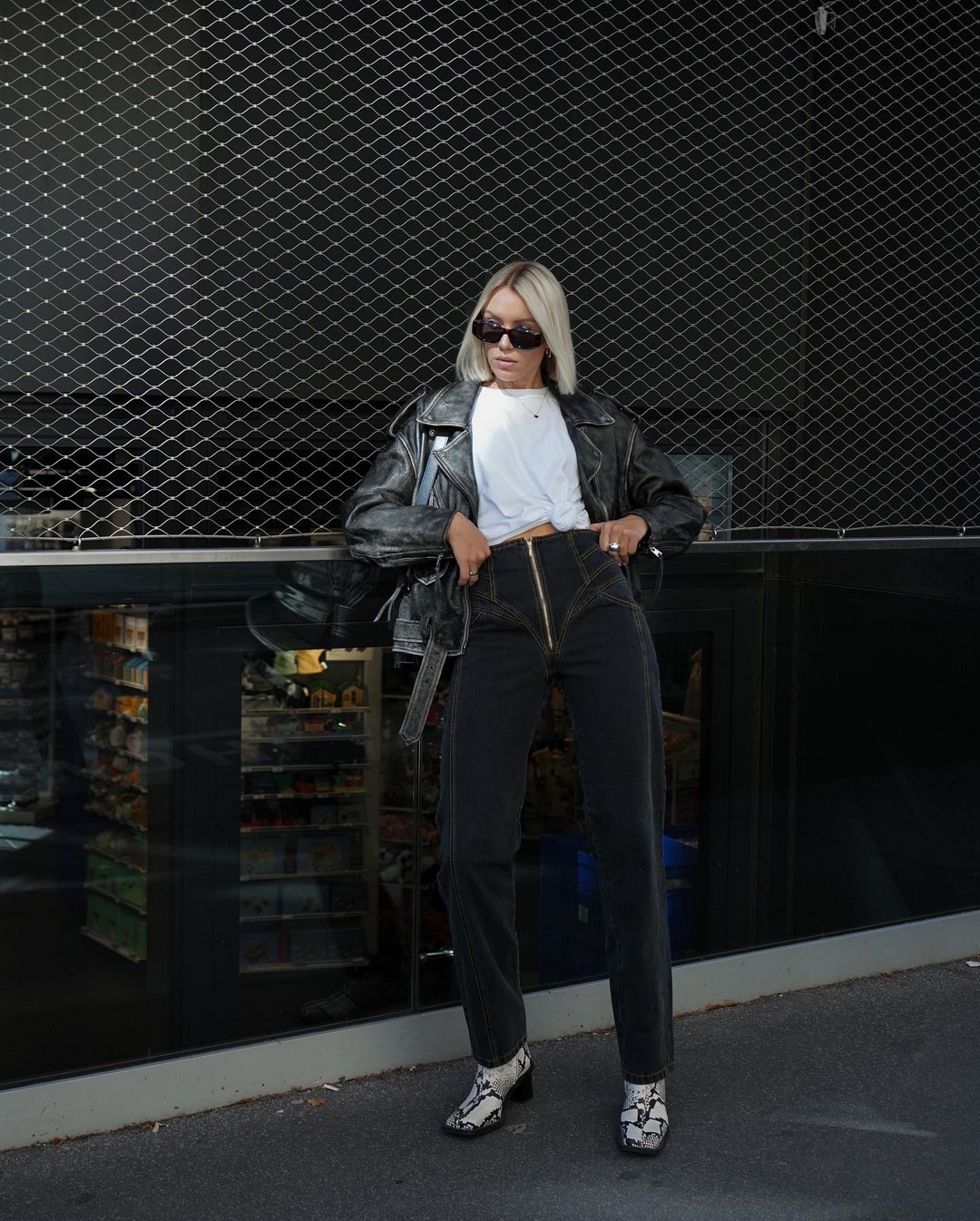 Джинсы осень-зима 2026-2027 — трендовые модели на фото