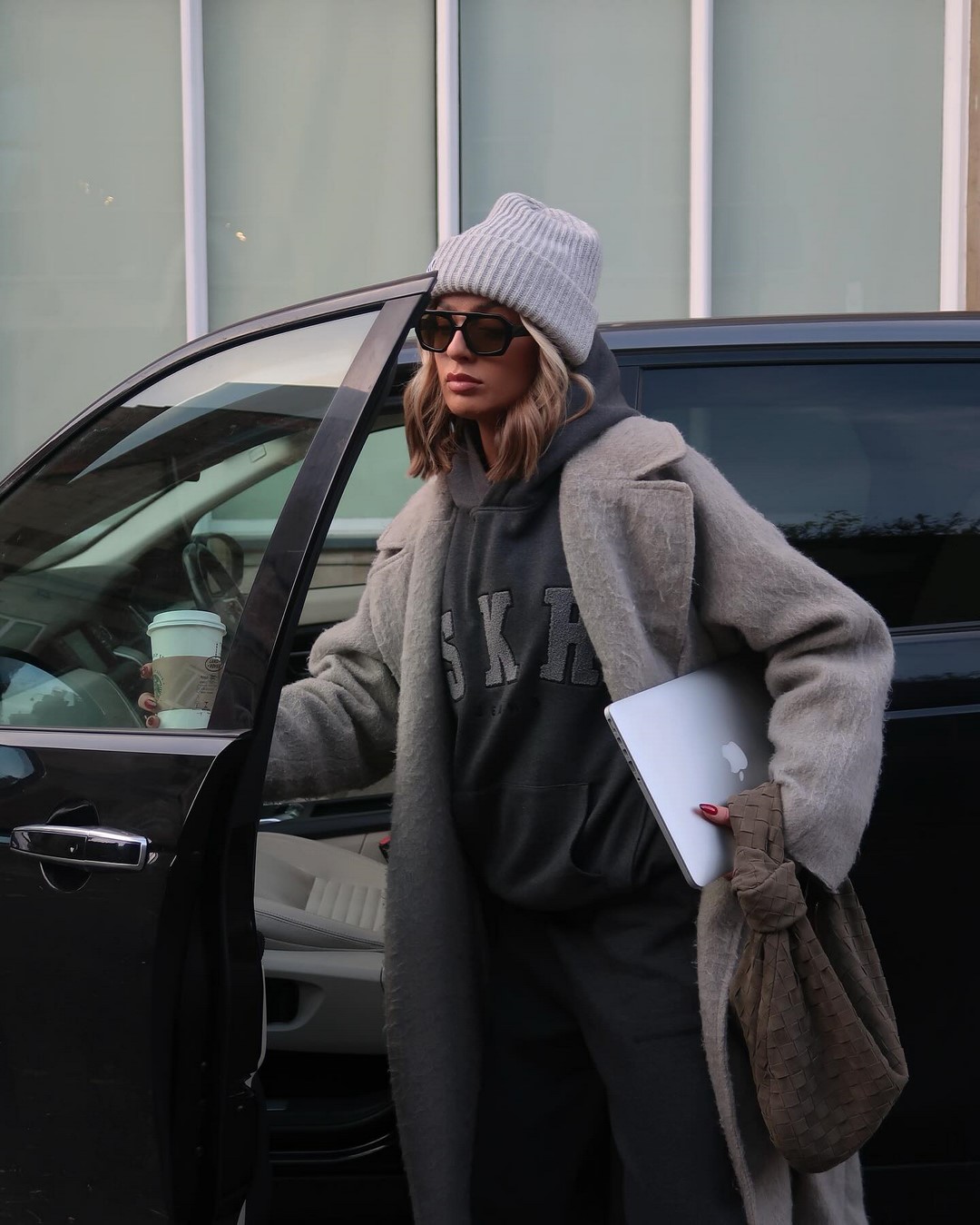 Как одеваться зимой 2026-2027: топ зимних образов на фото