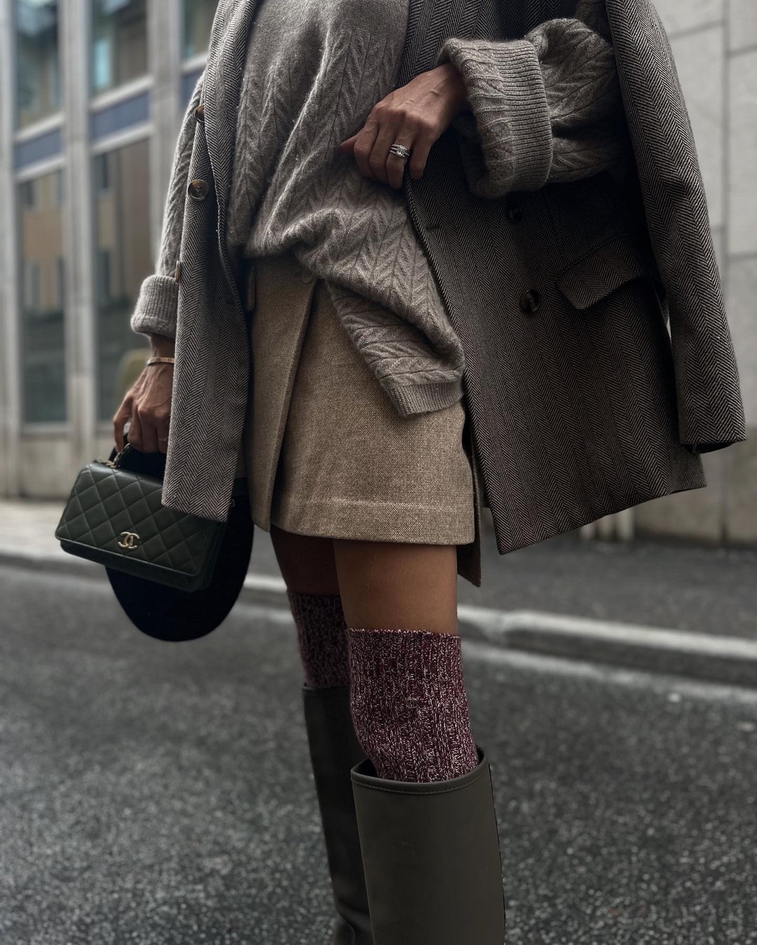 Как одеваться зимой 2026-2027: топ зимних образов на фото