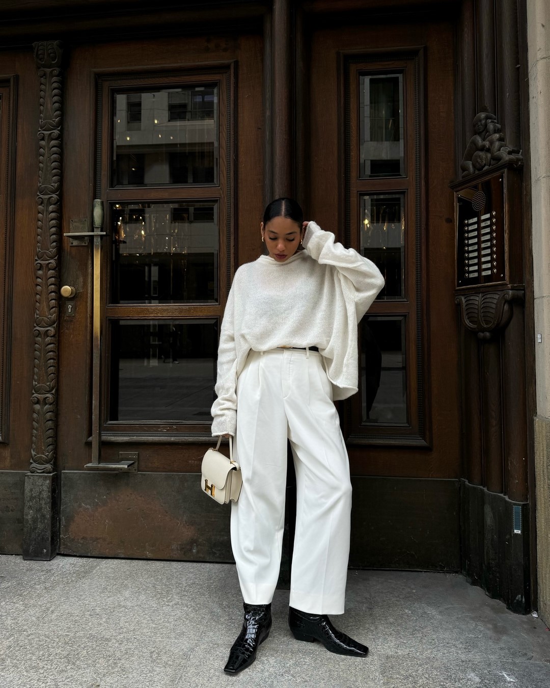 Как одеваться зимой 2026-2027: топ зимних образов на фото