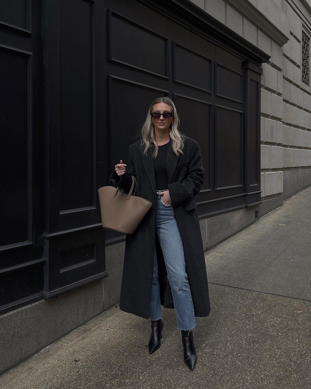 Как одеваться зимой 2026-2027: топ зимних образов на фото