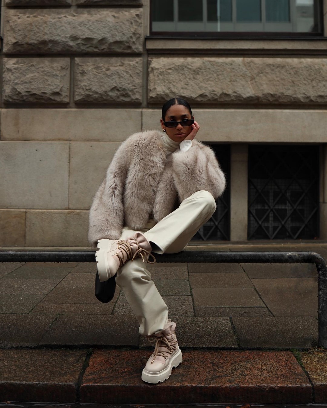 Как одеваться зимой 2026-2027: топ зимних образов на фото