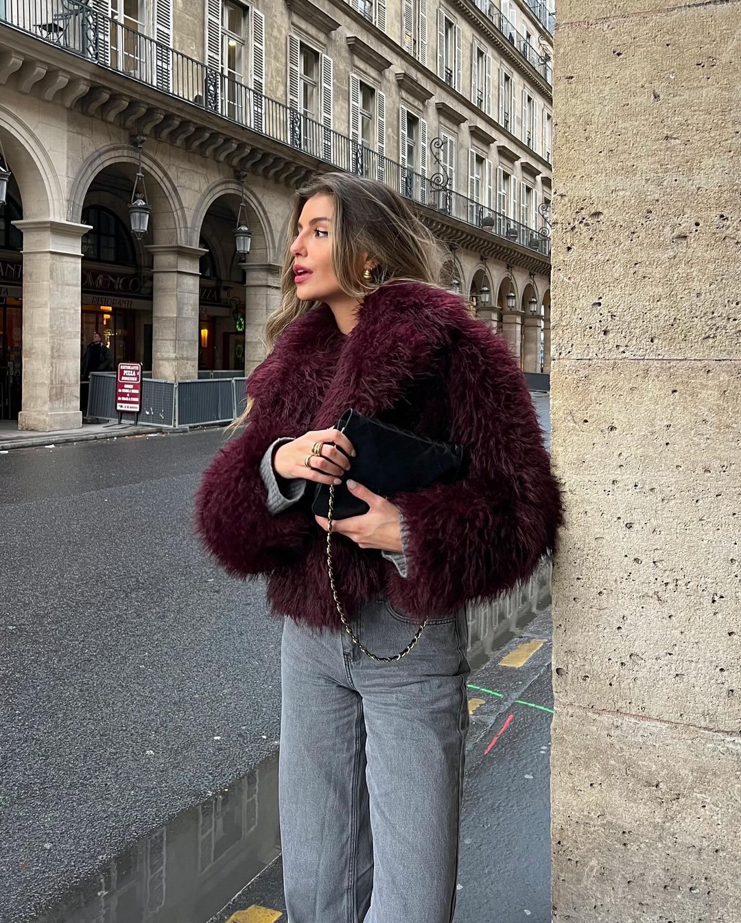 Как одеваться зимой 2026-2027: топ зимних образов на фото