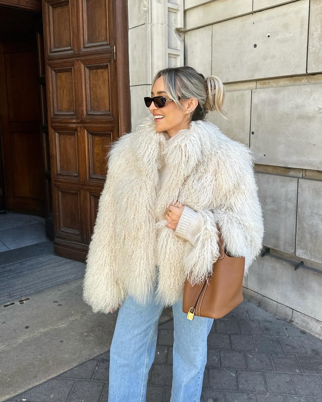 Как одеваться зимой 2026-2027: топ зимних образов на фото