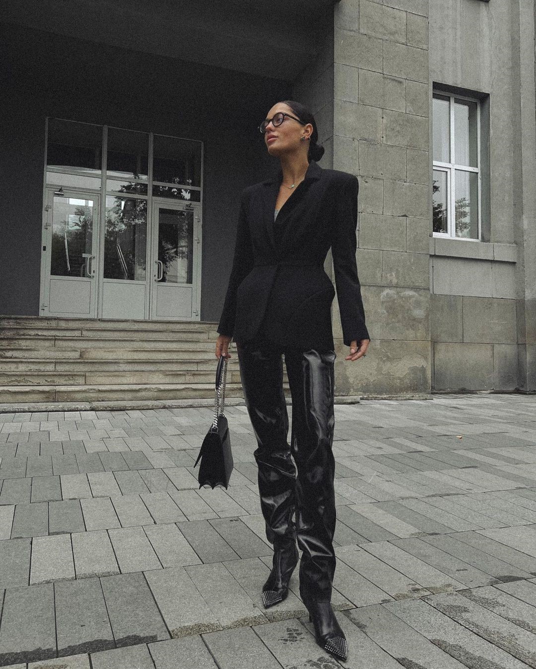 Как одеваться зимой 2026-2027: топ зимних образов на фото