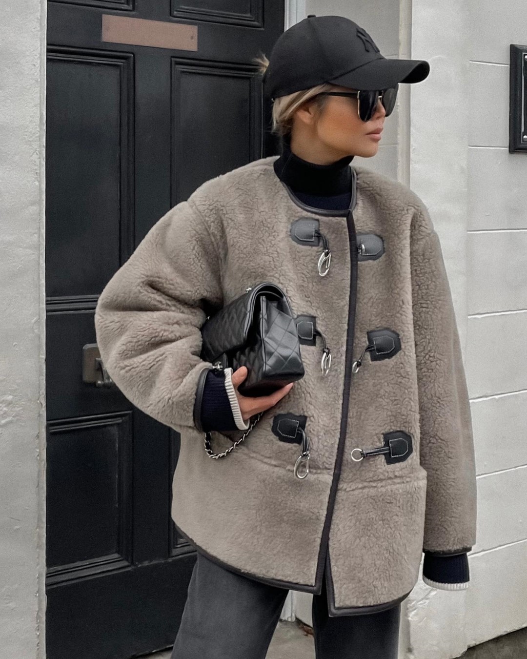 Как одеваться зимой 2026-2027: топ зимних образов на фото