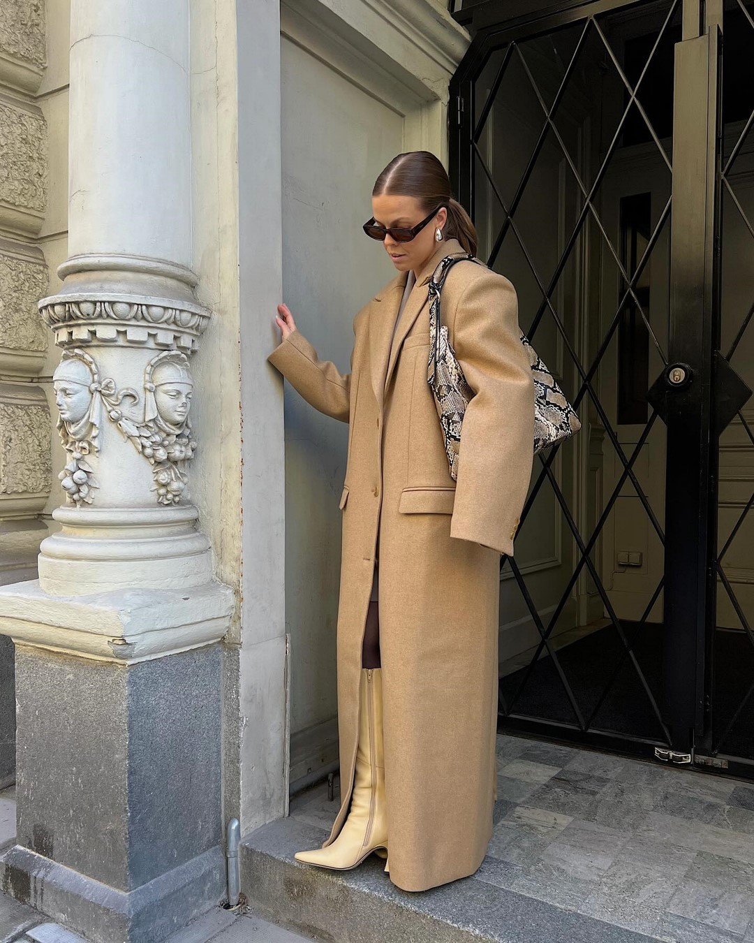 Как одеваться зимой 2026-2027: топ зимних образов на фото