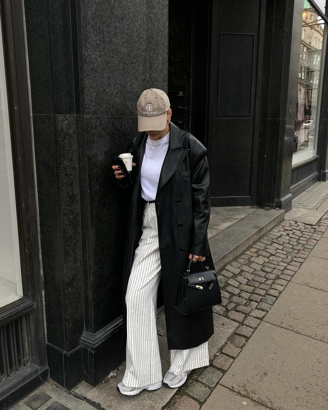 Как одеваться зимой 2026-2027: топ зимних образов на фото