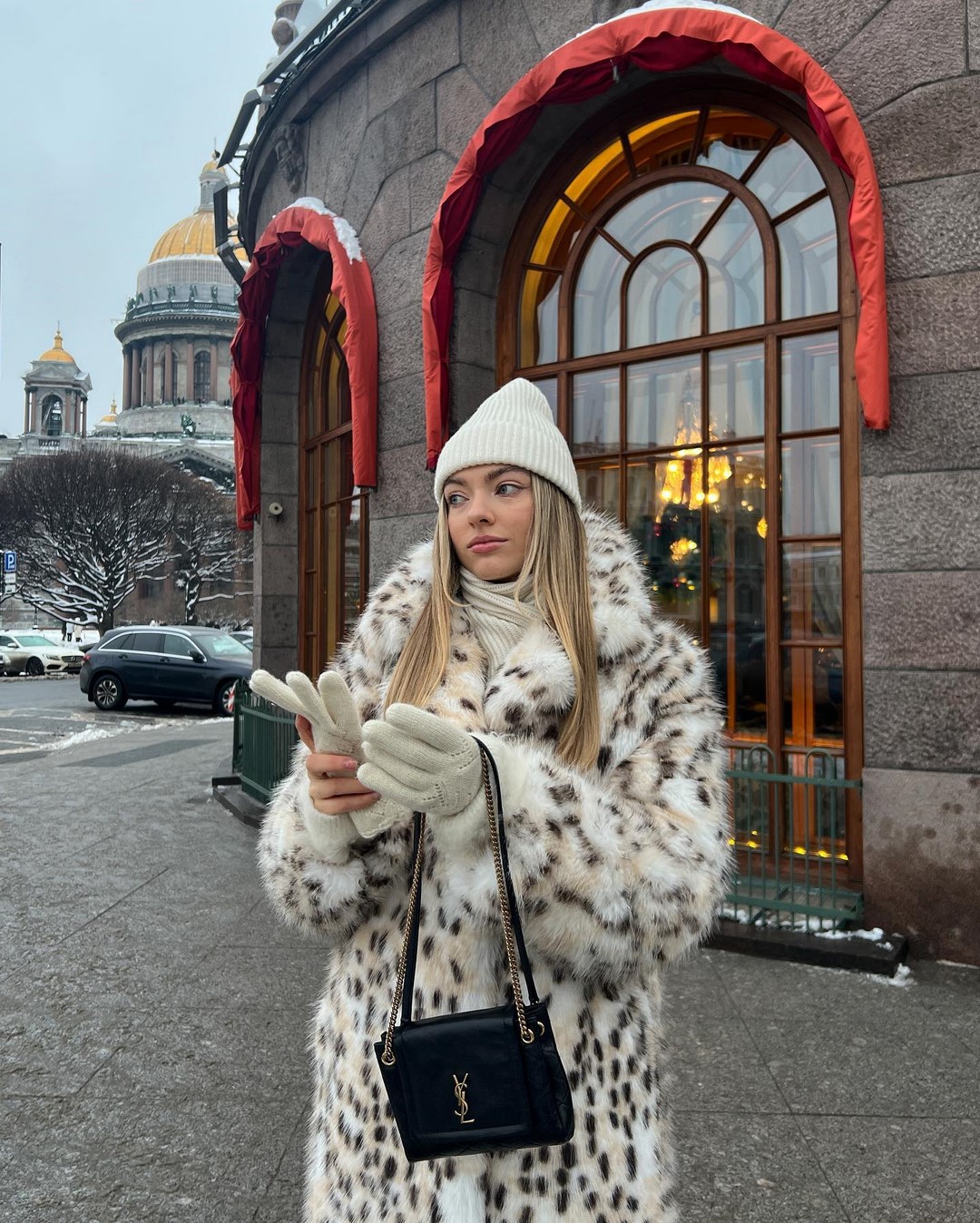 Как одеваться зимой 2026-2027: топ зимних образов на фото