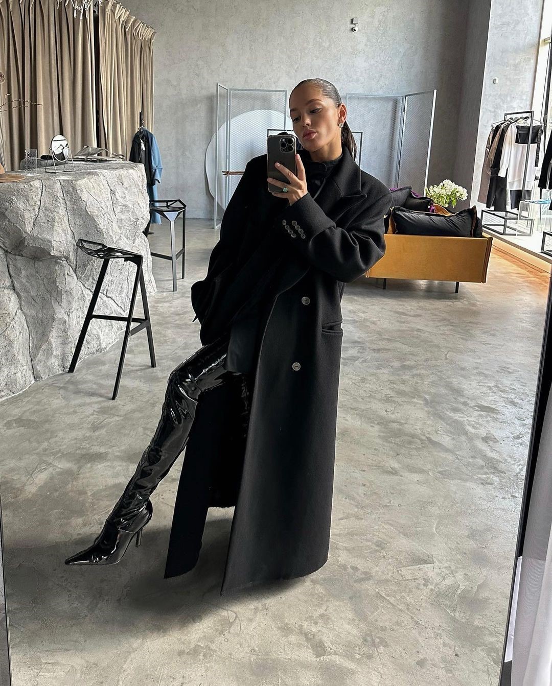 Как одеваться зимой 2026-2027: топ зимних образов на фото