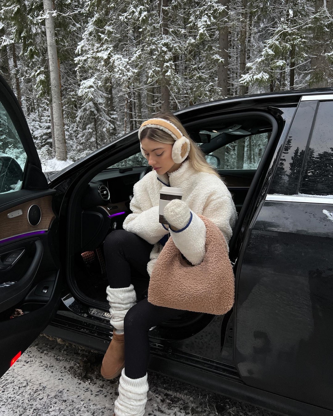 Как одеваться зимой 2026-2027: топ зимних образов на фото