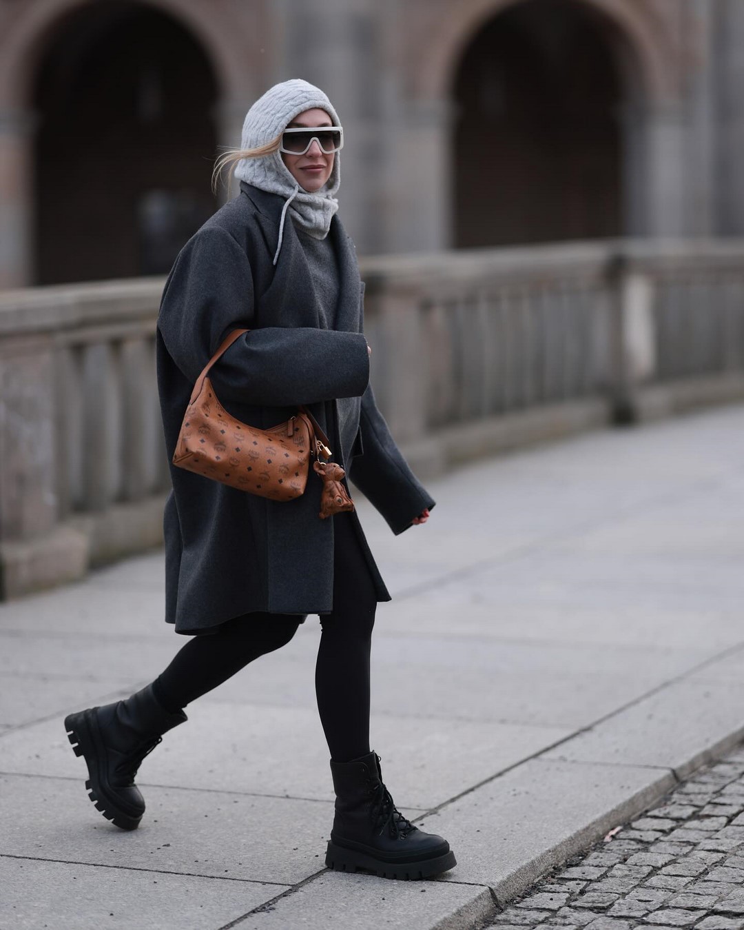 Как одеваться зимой 2026-2027: топ зимних образов на фото