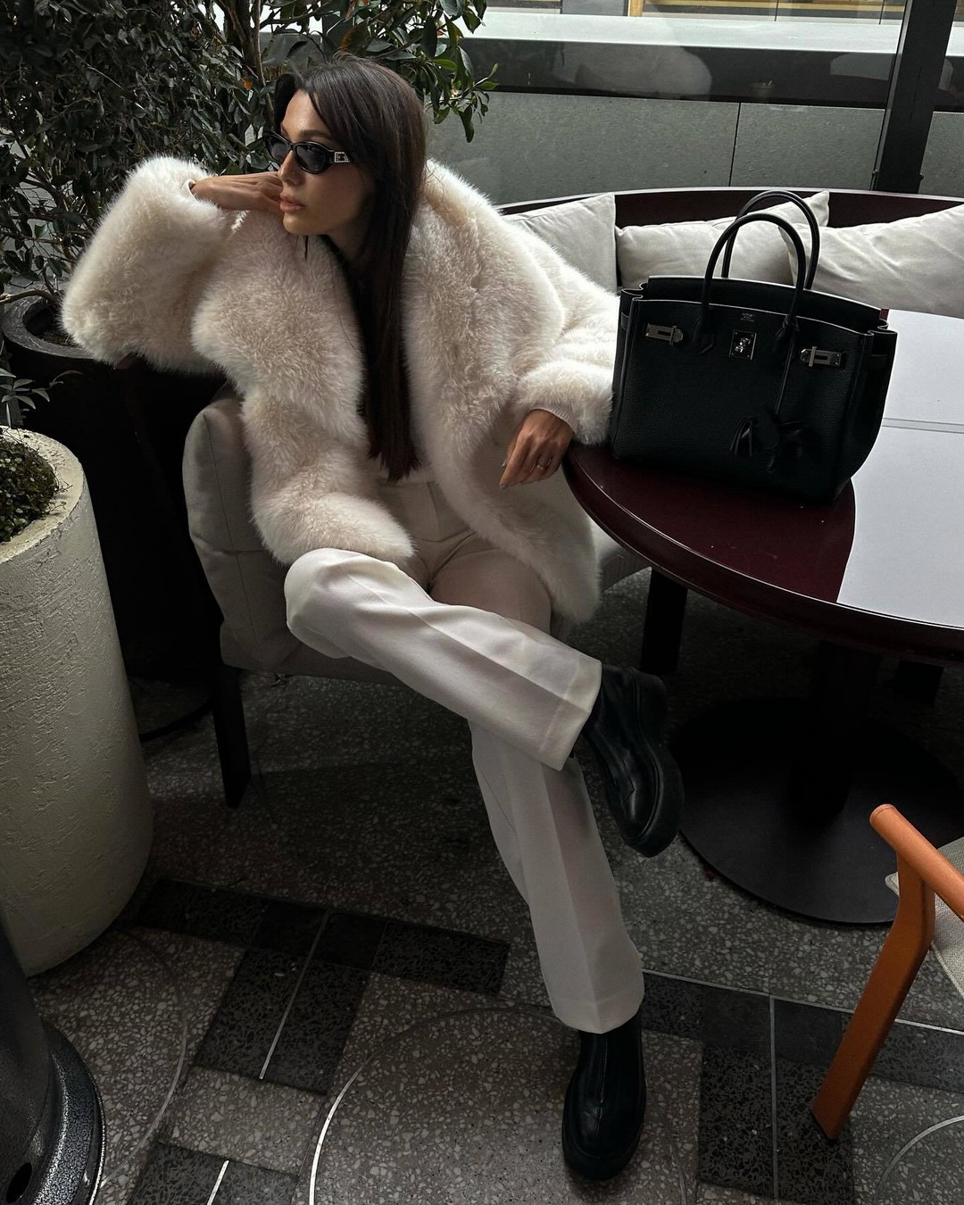 Как одеваться зимой 2026-2027: топ зимних образов на фото