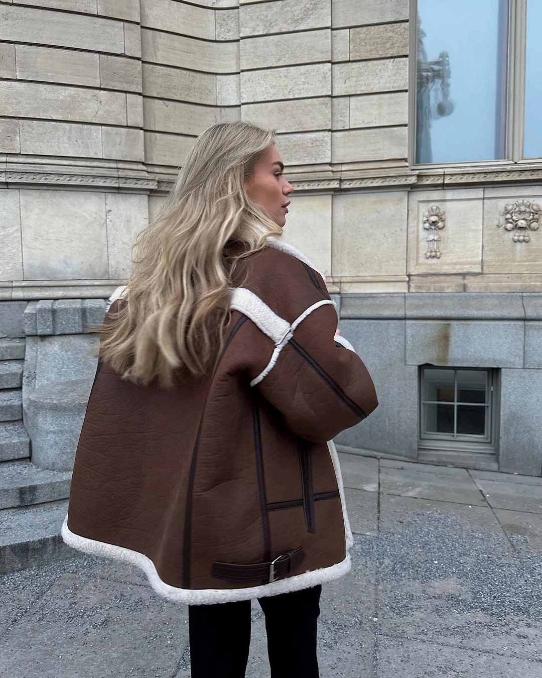 Как одеваться зимой 2026-2027: топ зимних образов на фото