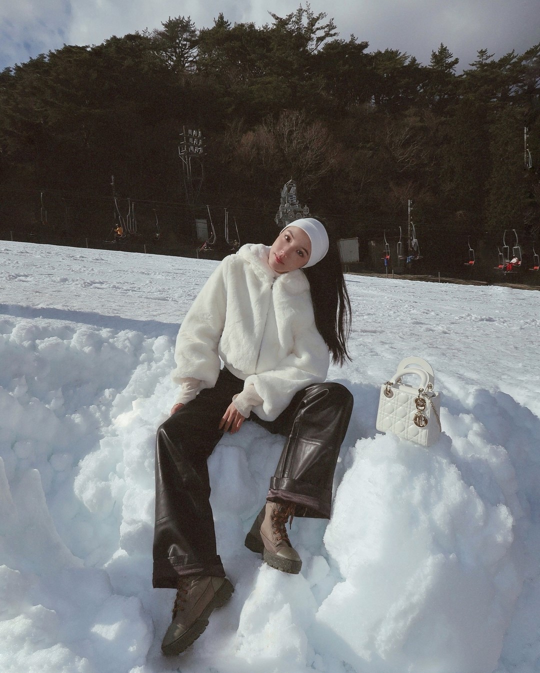 Как одеваться зимой 2026-2027: топ зимних образов на фото