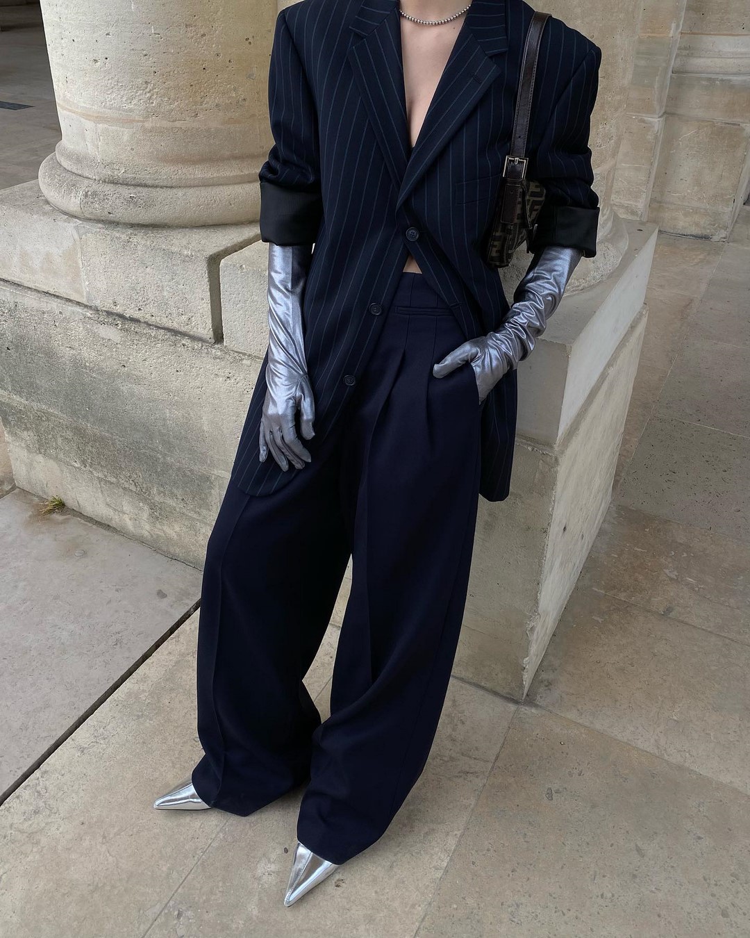 Как одеваться зимой 2026-2027: топ зимних образов на фото