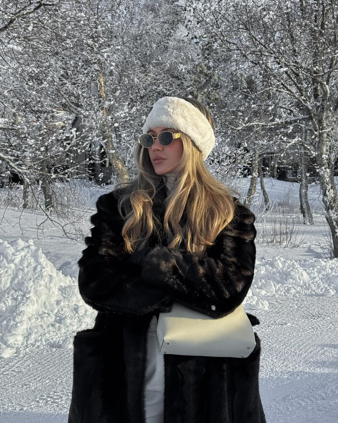 Как одеваться зимой 2026-2027: топ зимних образов на фото