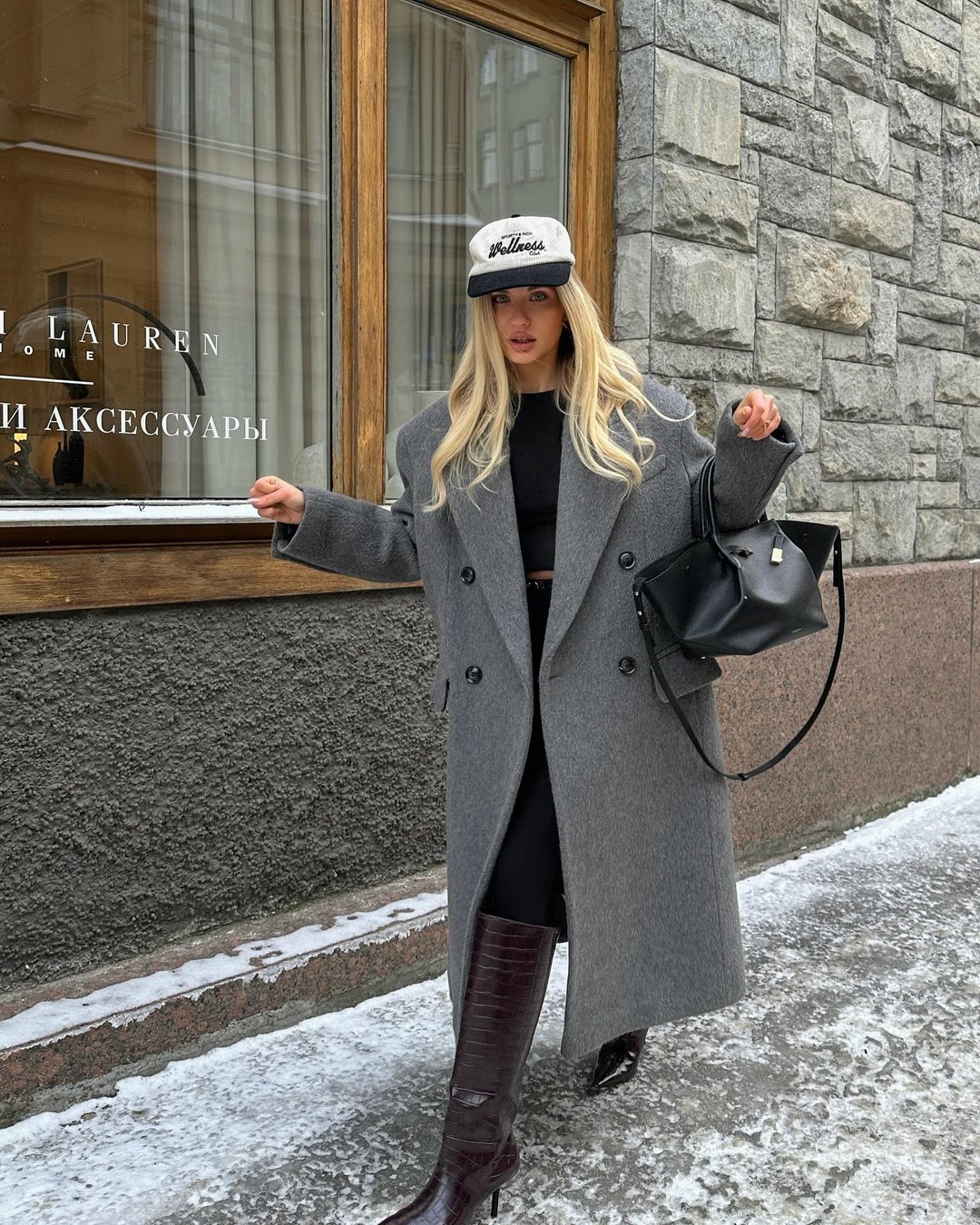 Как одеваться зимой 2026-2027: топ зимних образов на фото